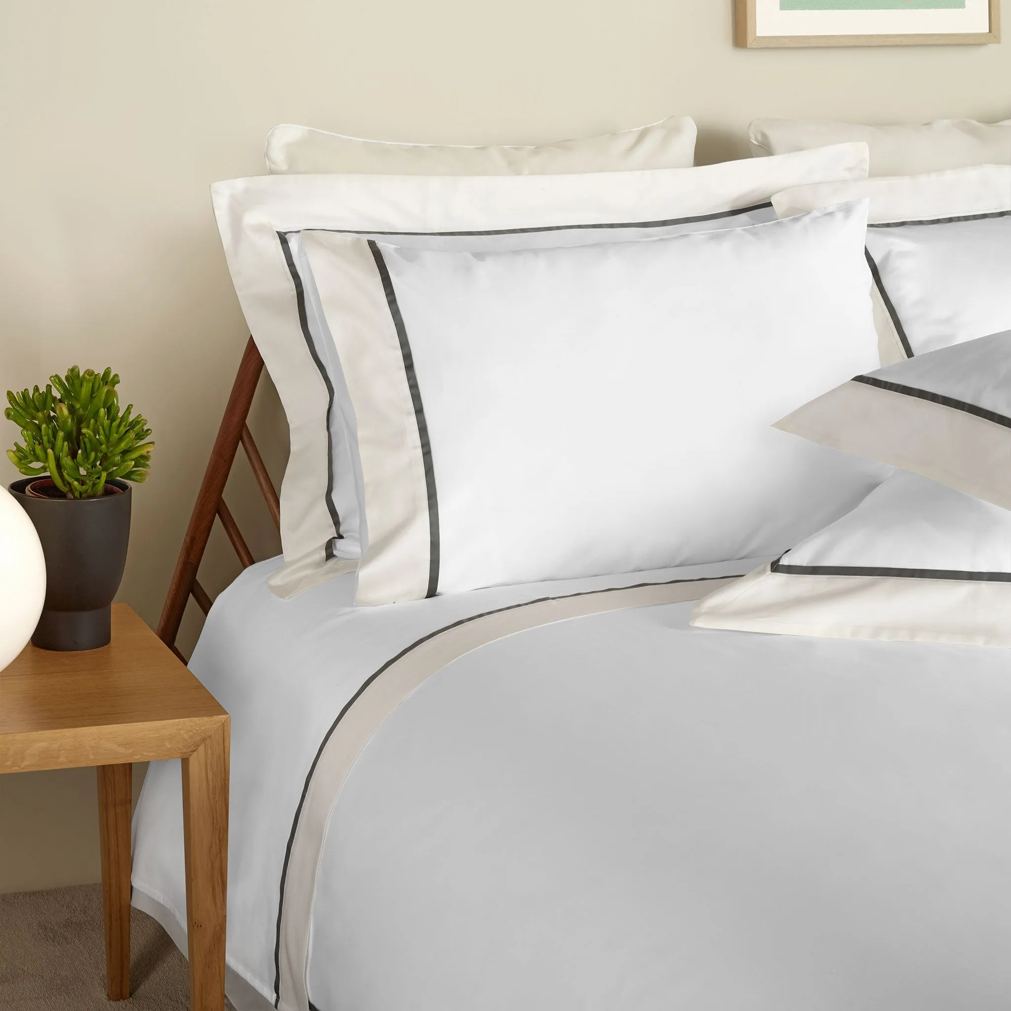 430TC Sateen Bordered Flat Sheet | Amalia Home Ovar