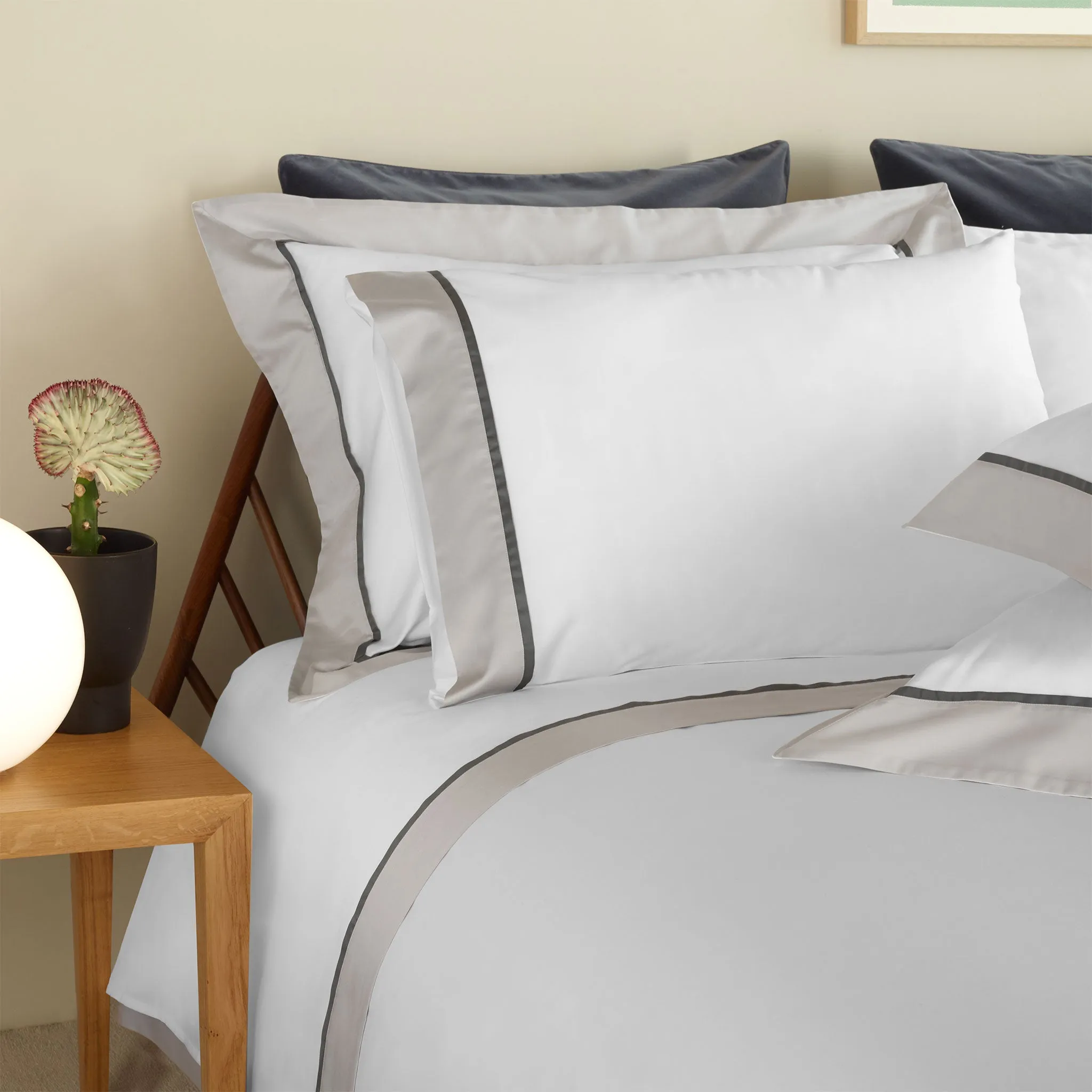 430TC Sateen Bordered Flat Sheet | Amalia Home Ovar