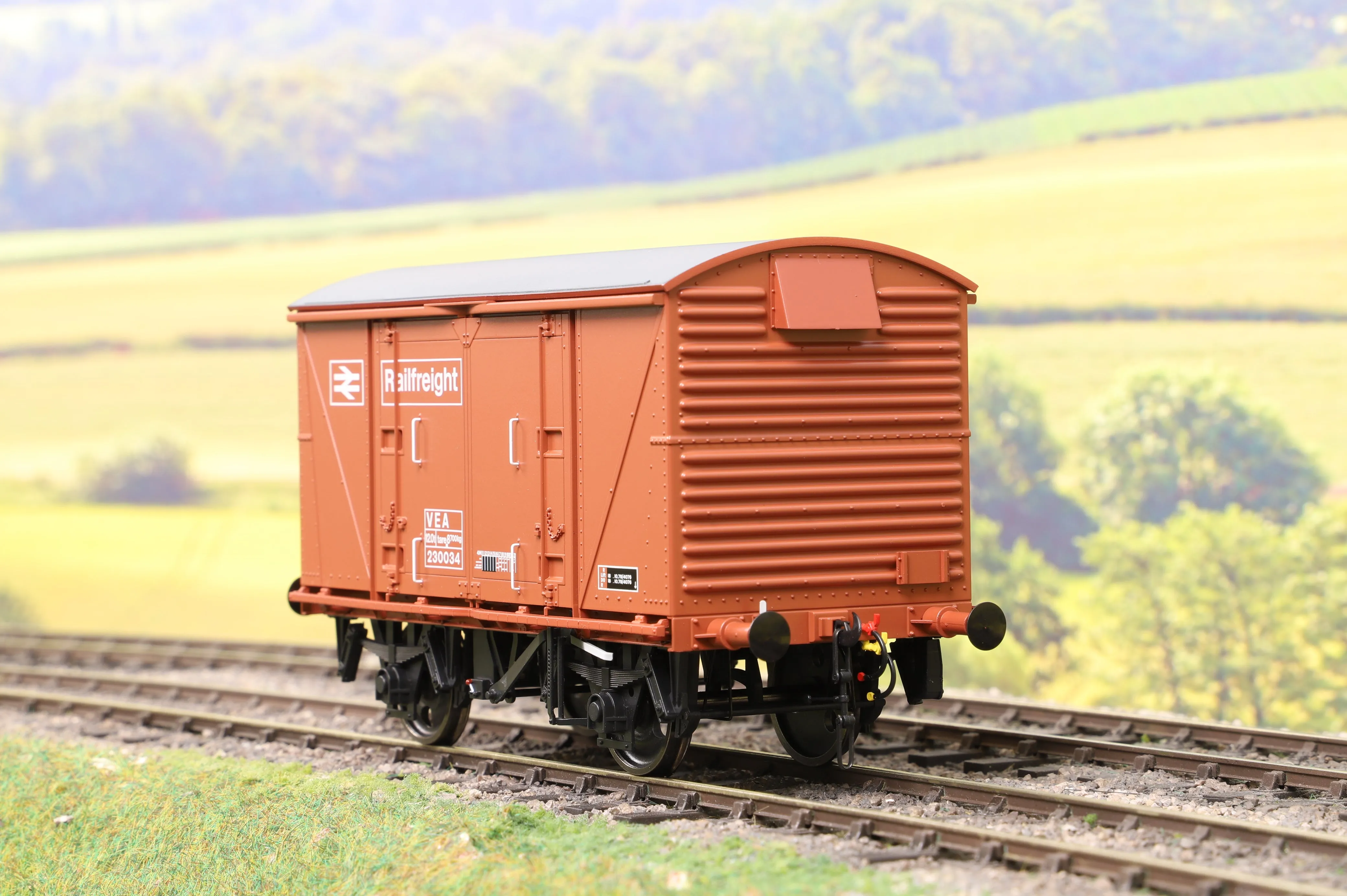 Dapol 7F-049-002 O Gauge VEA 12t Vanwide Freight Brown '230034'