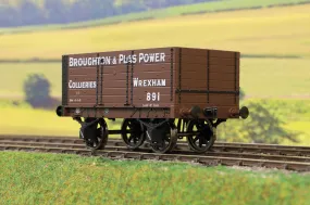 Dapol 7F-073-006 O Gauge 7 Plank 9' W/B Three Door Broughton & Plas Power 891