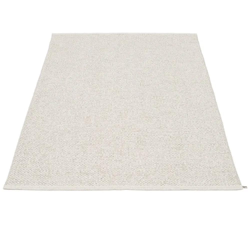 East Hampton Plastic Floor Mats Stone Metallic/Fossil Grey (Multiple Sizes)