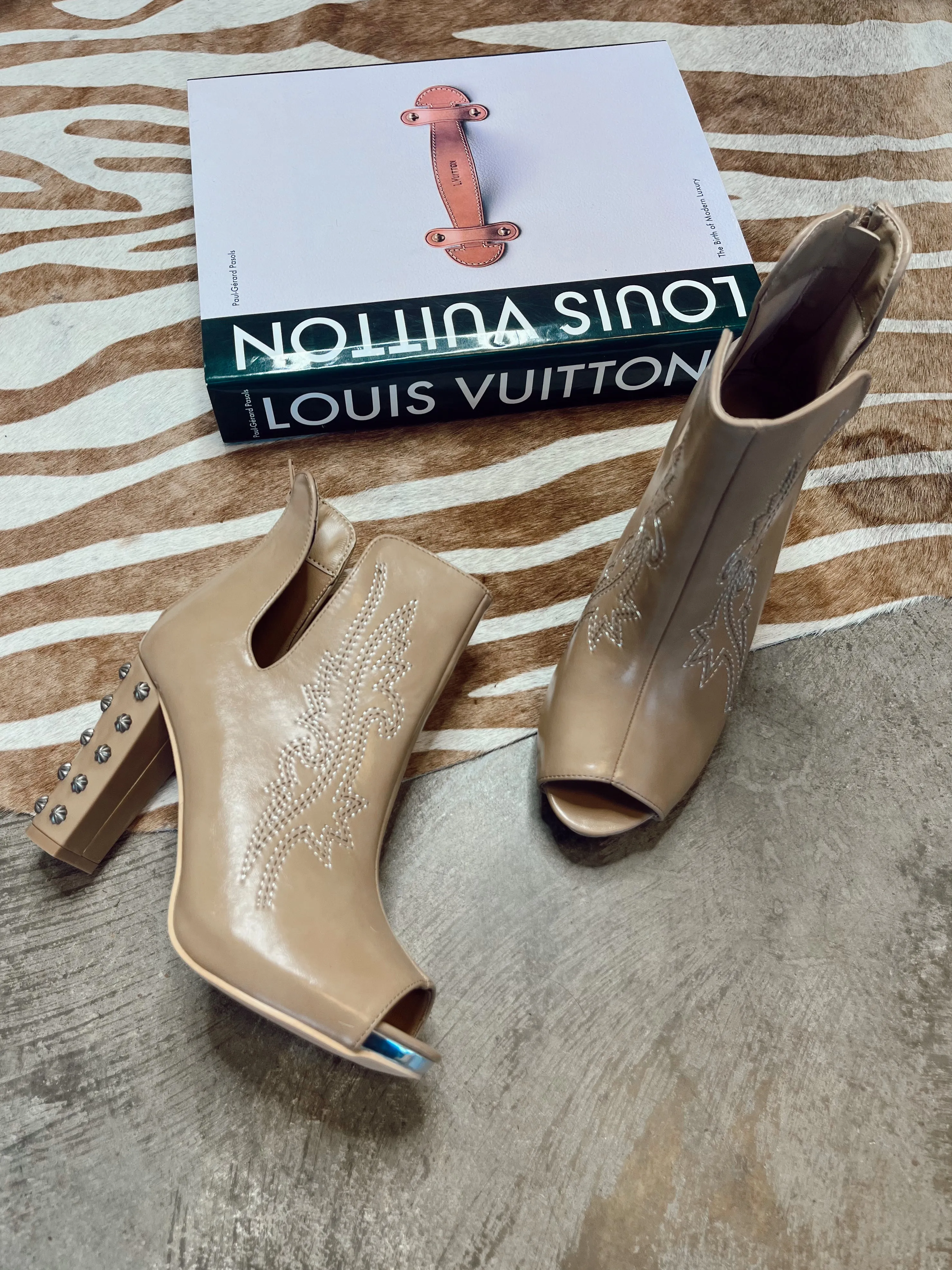 High Demand Heels in River Rock-Size 6   10