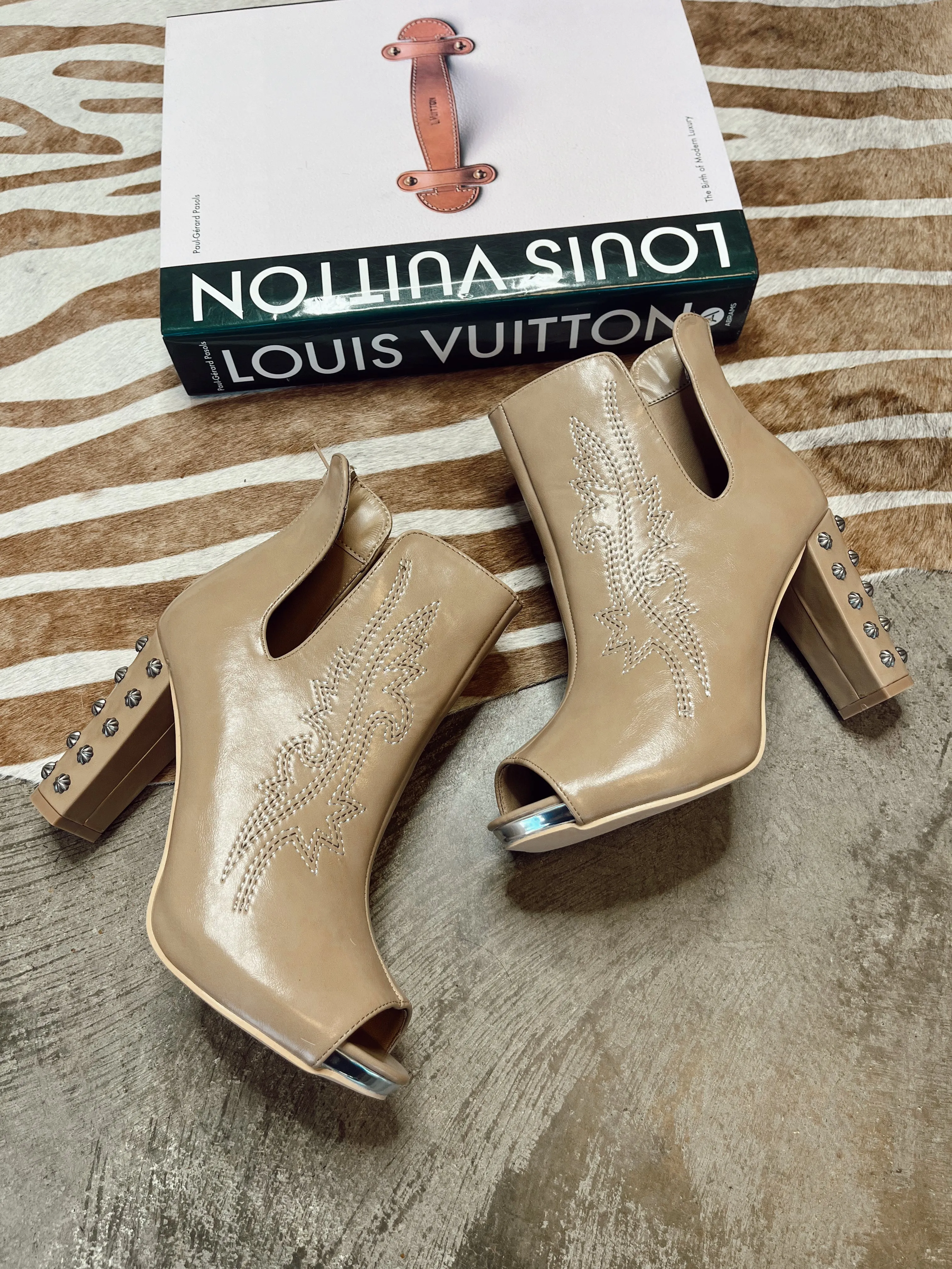 High Demand Heels in River Rock-Size 6   10