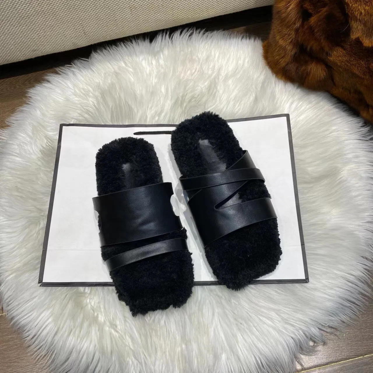 NEW 2022 Winter Fashion Soft Warm Comfort Flat Fur Slipper Brand Designer Slip On Loafers Mules Flip Flops Casual Indoor