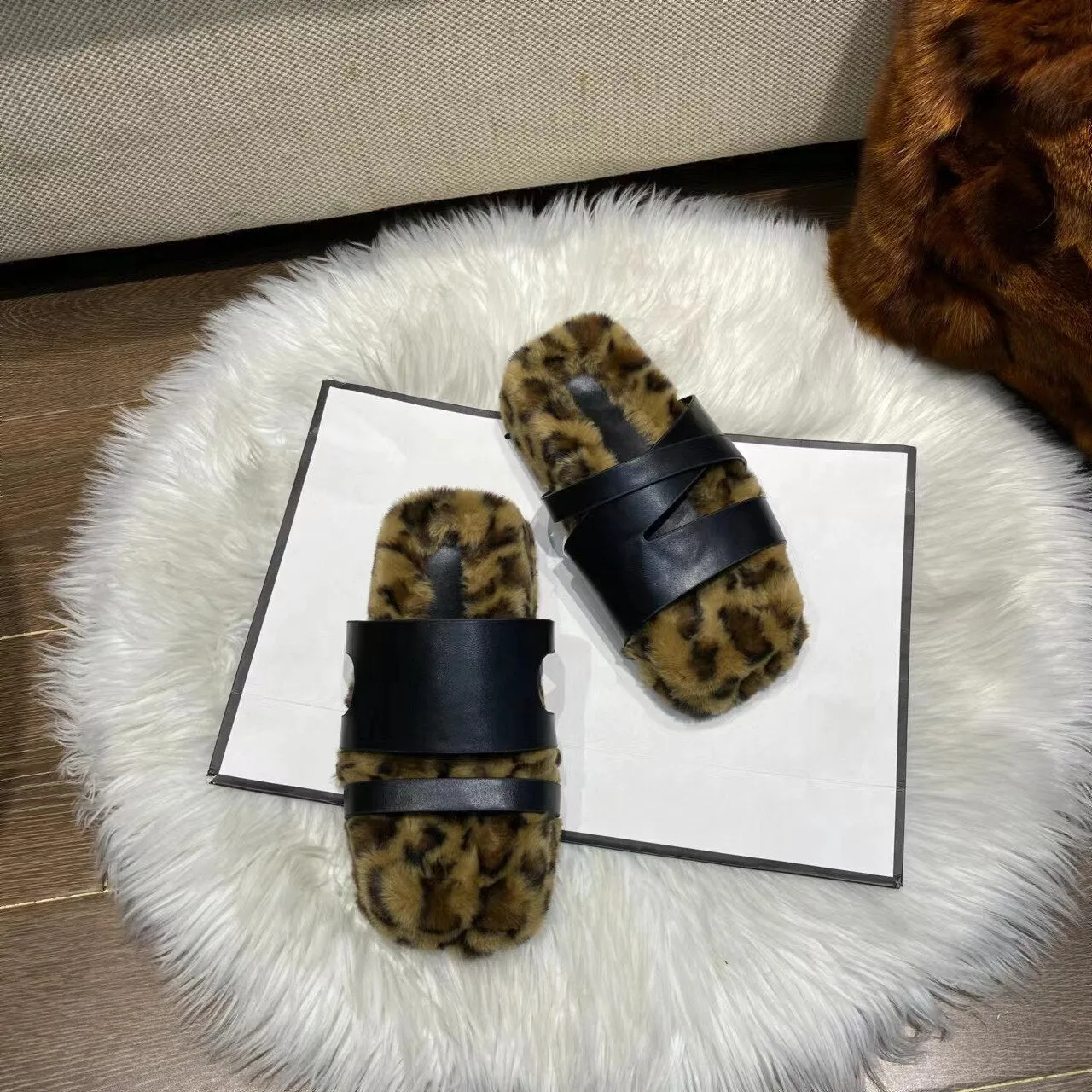 NEW 2022 Winter Fashion Soft Warm Comfort Flat Fur Slipper Brand Designer Slip On Loafers Mules Flip Flops Casual Indoor