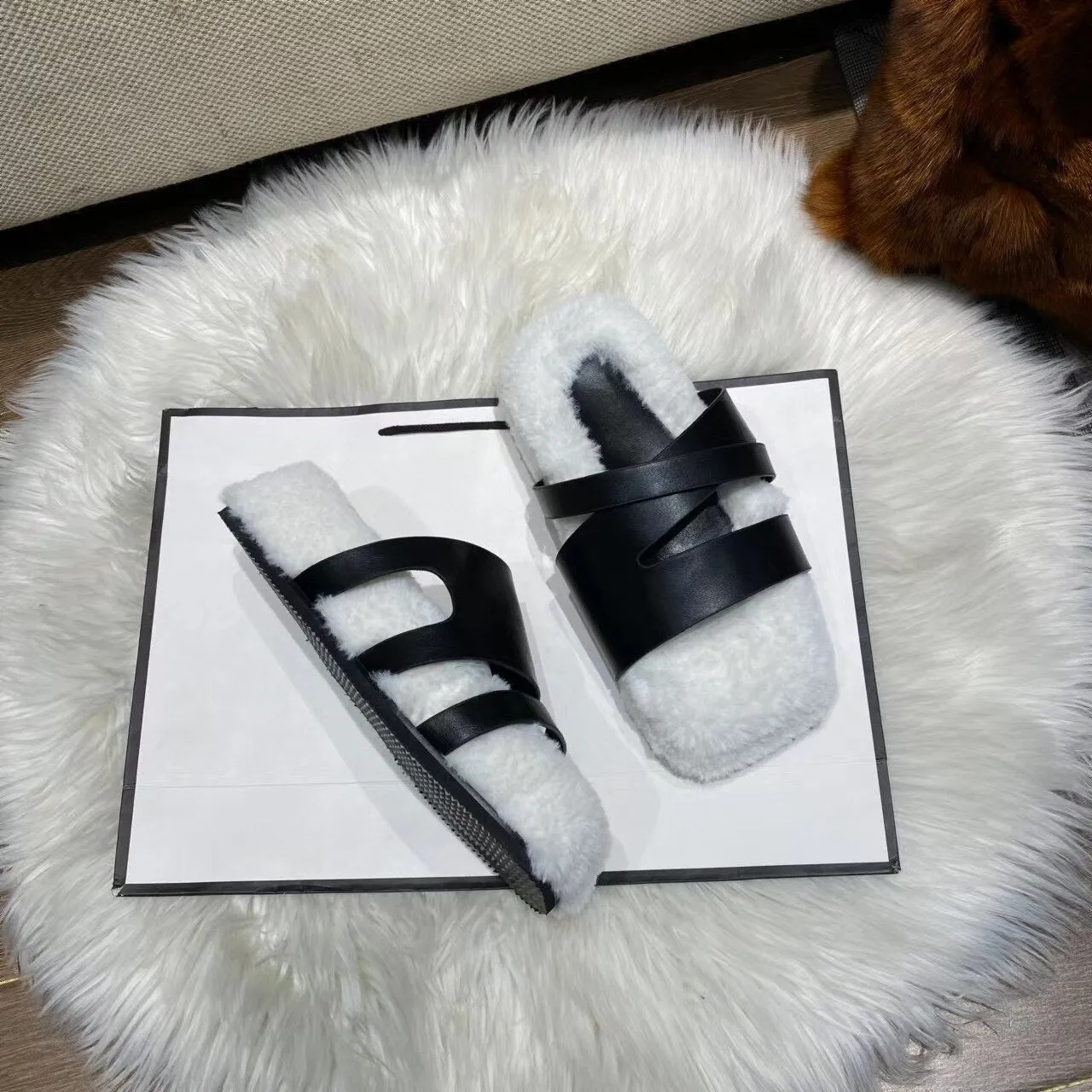 NEW 2022 Winter Fashion Soft Warm Comfort Flat Fur Slipper Brand Designer Slip On Loafers Mules Flip Flops Casual Indoor