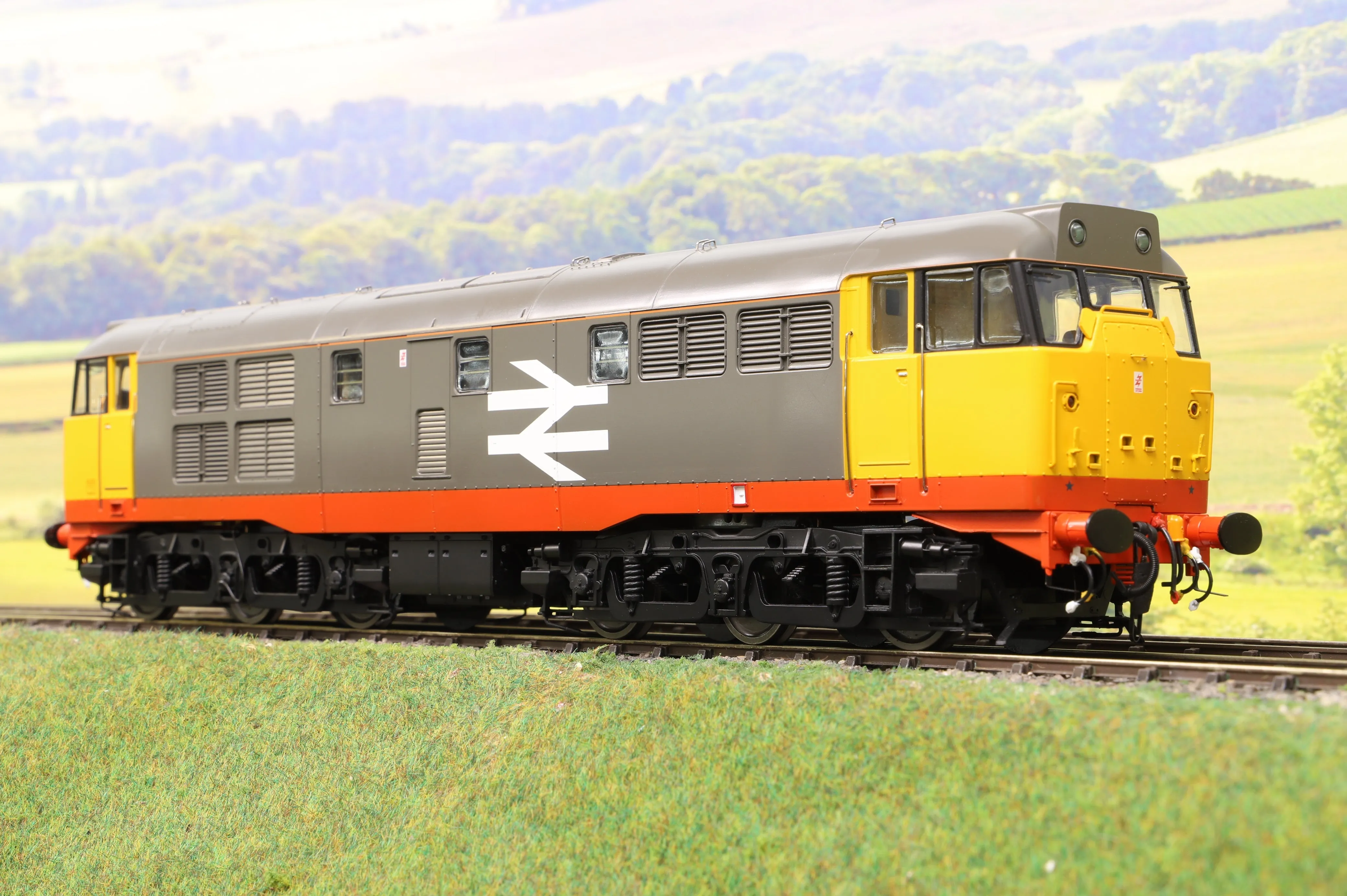 New Heljan O Gauge 3121 Class 31 Railfreight Red Stripe