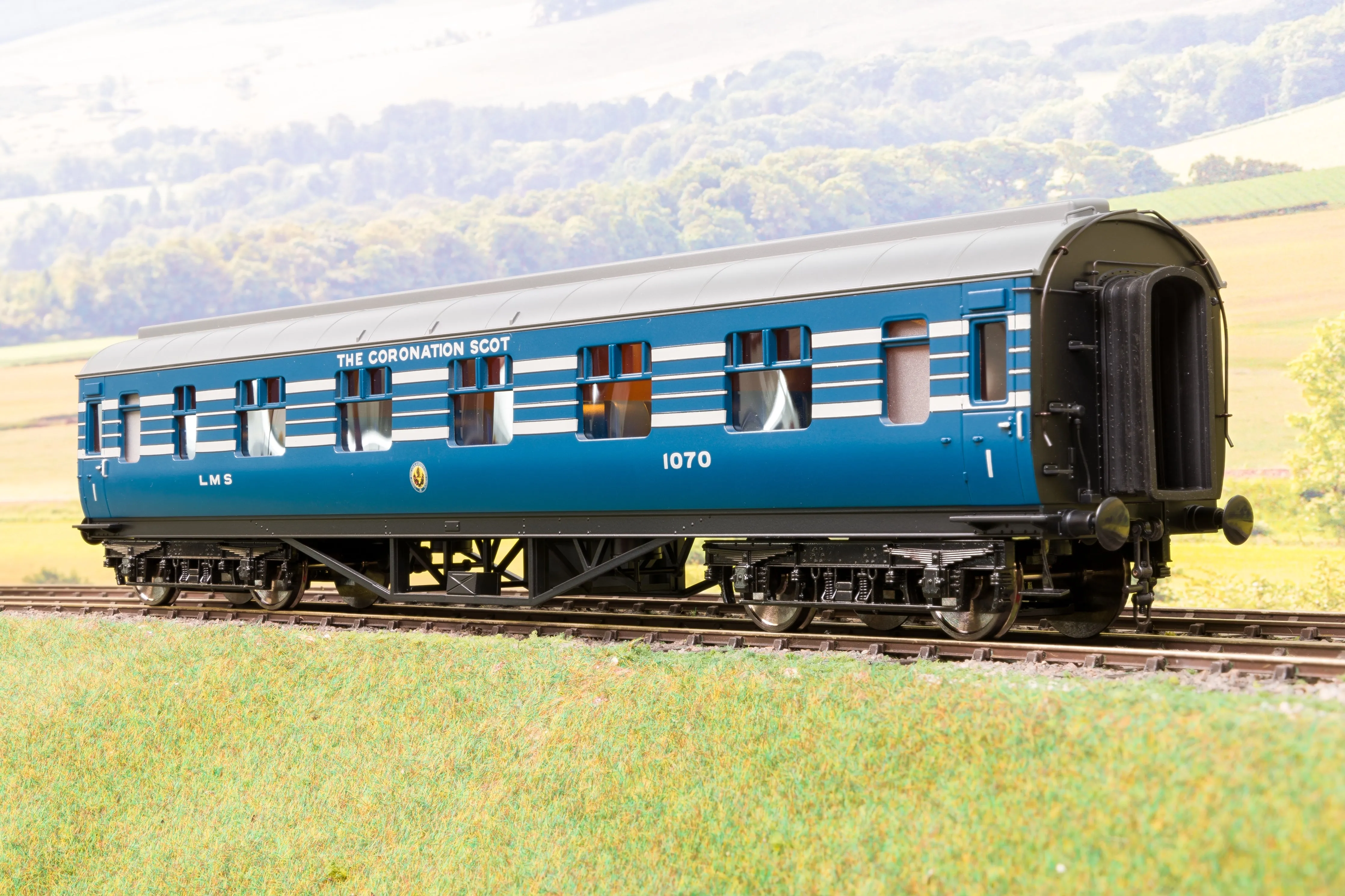 New MTH 22-60056 Finescale O Gauge (2-Rail) LMS Coronation Scot 2-Car Passenger Set '5053' & '1070'